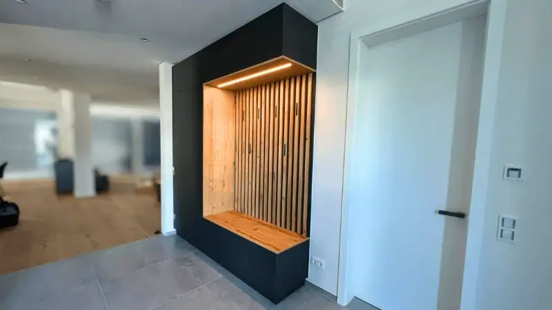Garderobe Individuell gefertigte Garderobe nach Maß mit Stauraum für Flur und Eingangsbereich
