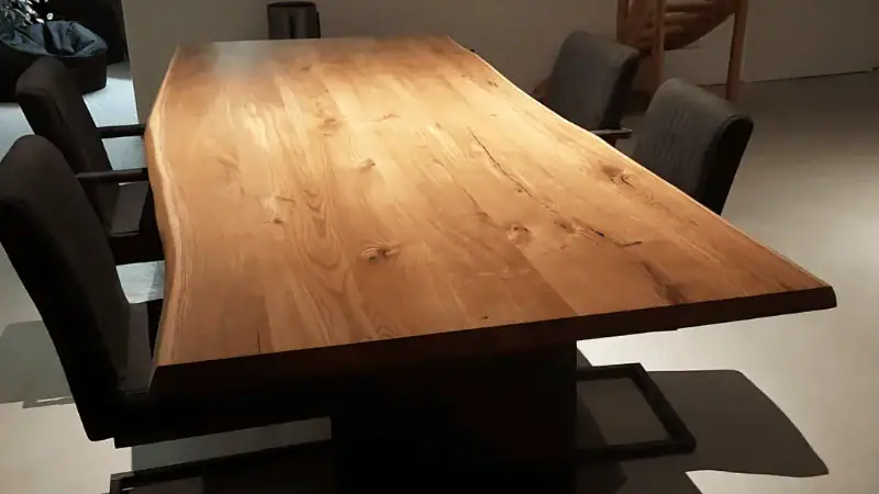Tisch Massiver Tisch nach Maß aus hochwertigem Holz mit individueller Gestaltung